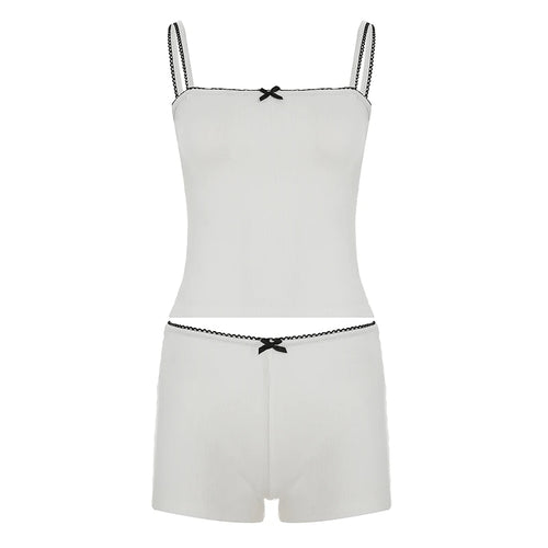 פיג׳מה אסתטית עם סרטים