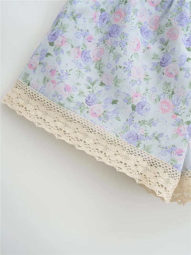 Floral shorts with lace