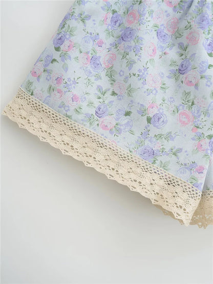 Floral shorts with lace