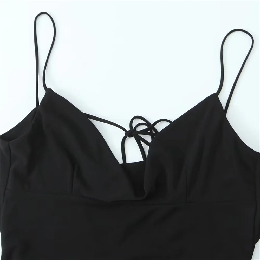 A classic dress with a tie in the open back