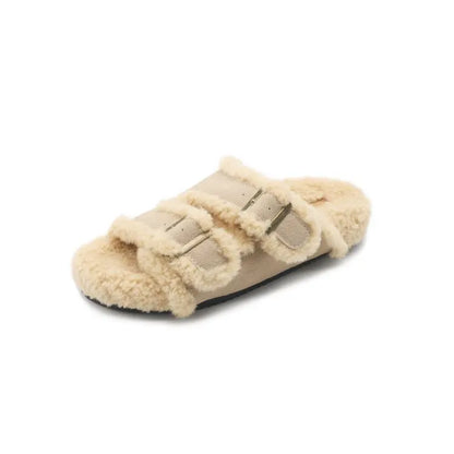 Sandals with a fur layer