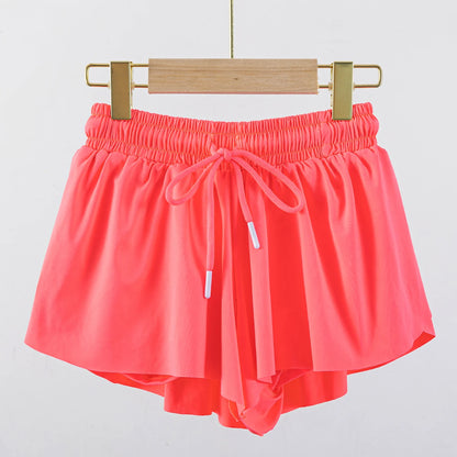 Sporty shorts with built-in tights