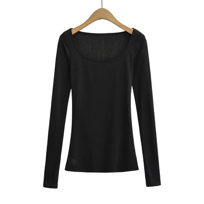 A long shirt with a delicate hood