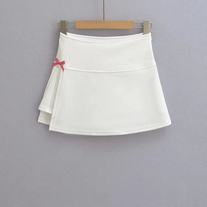 High cut skirt with an aesthetic bow