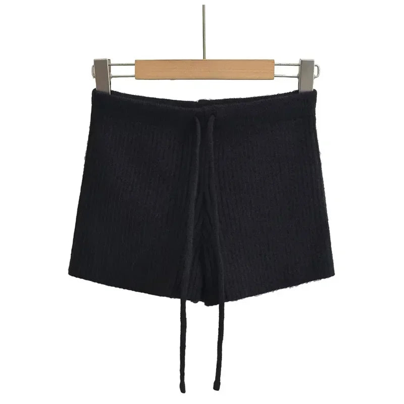 Striped knitted shorts