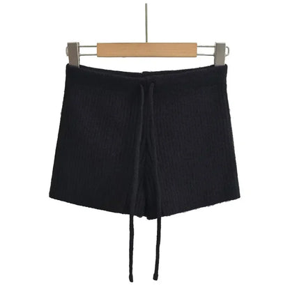 Striped knitted shorts