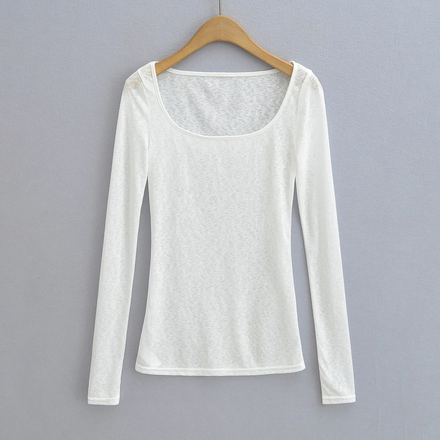 A long shirt with a delicate hood
