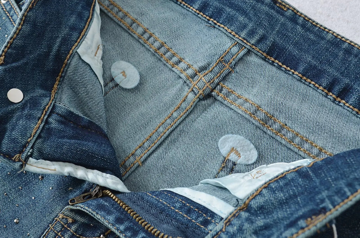Shiny short jeans