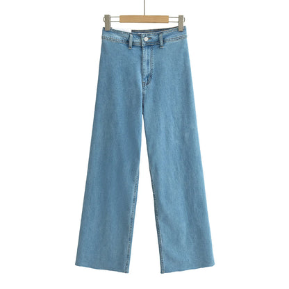 Jeans with a high and straight cut