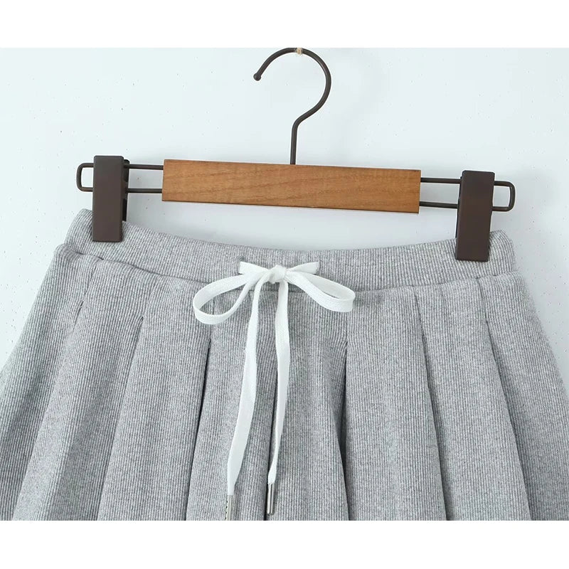 Gray skirt with lace at the end