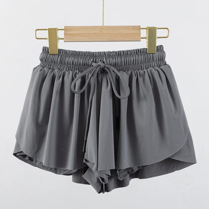 Sporty shorts with built-in tights