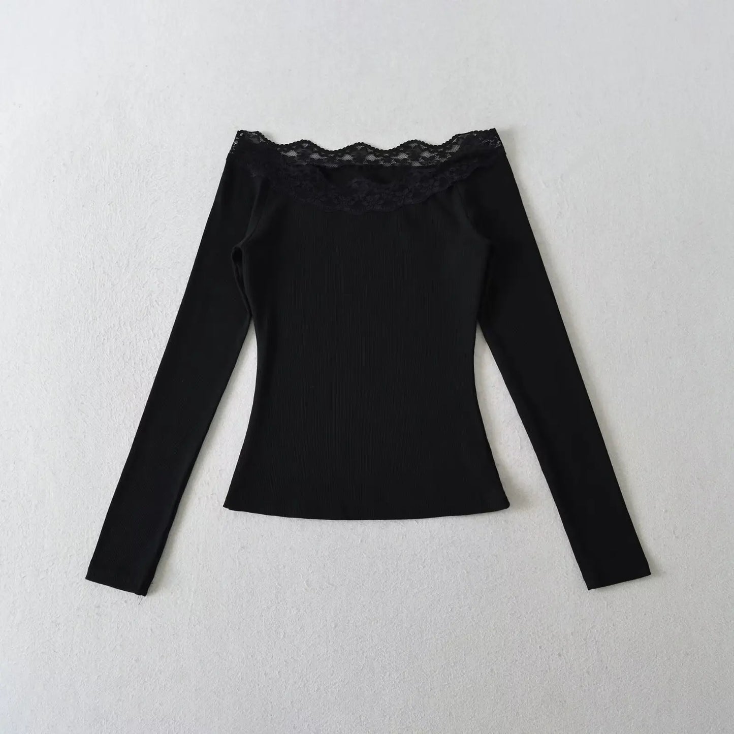 Long shirt with lace decorations