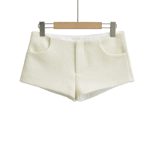 שורט בגזרה נמוכה ואלגנטית