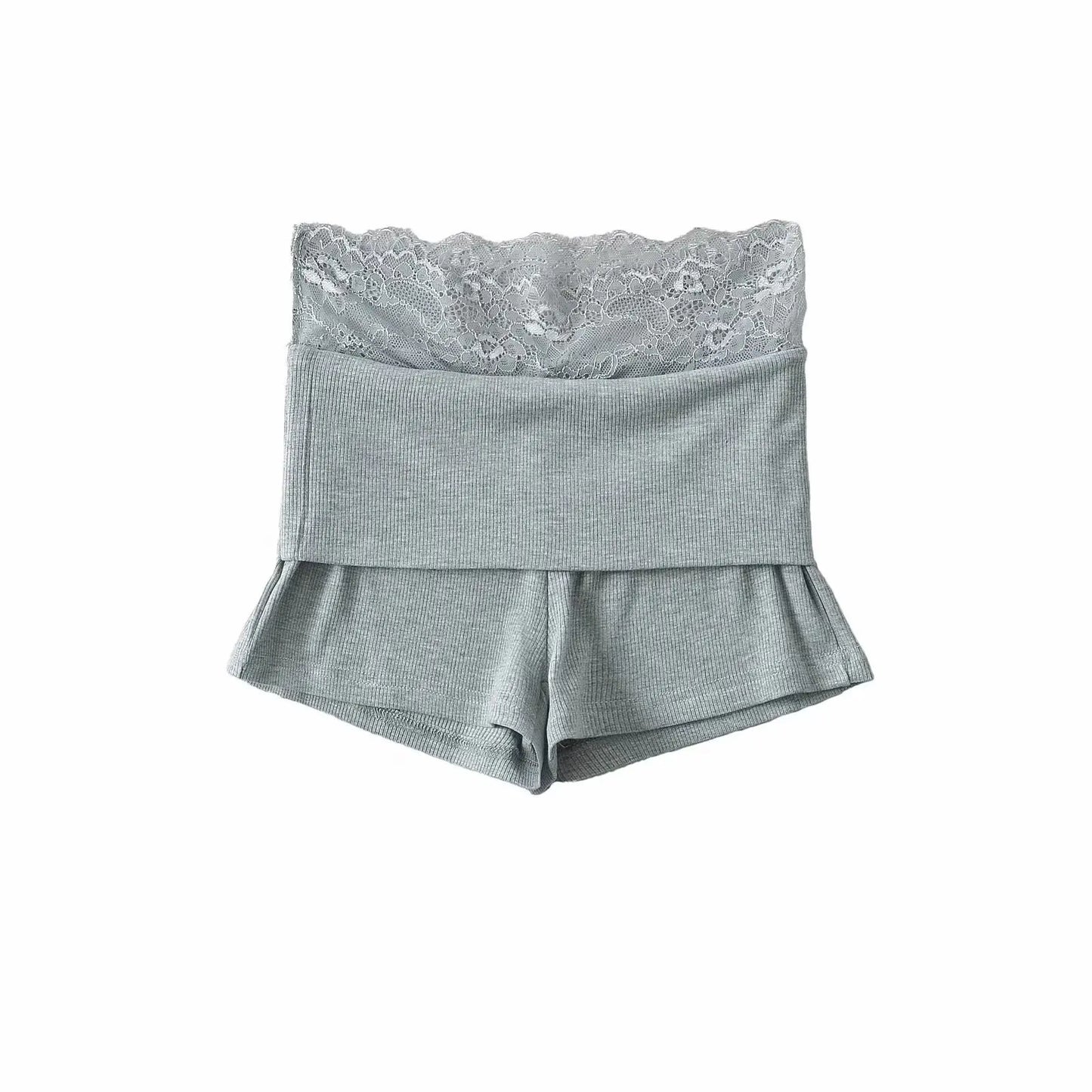 Pleated shorts with lace