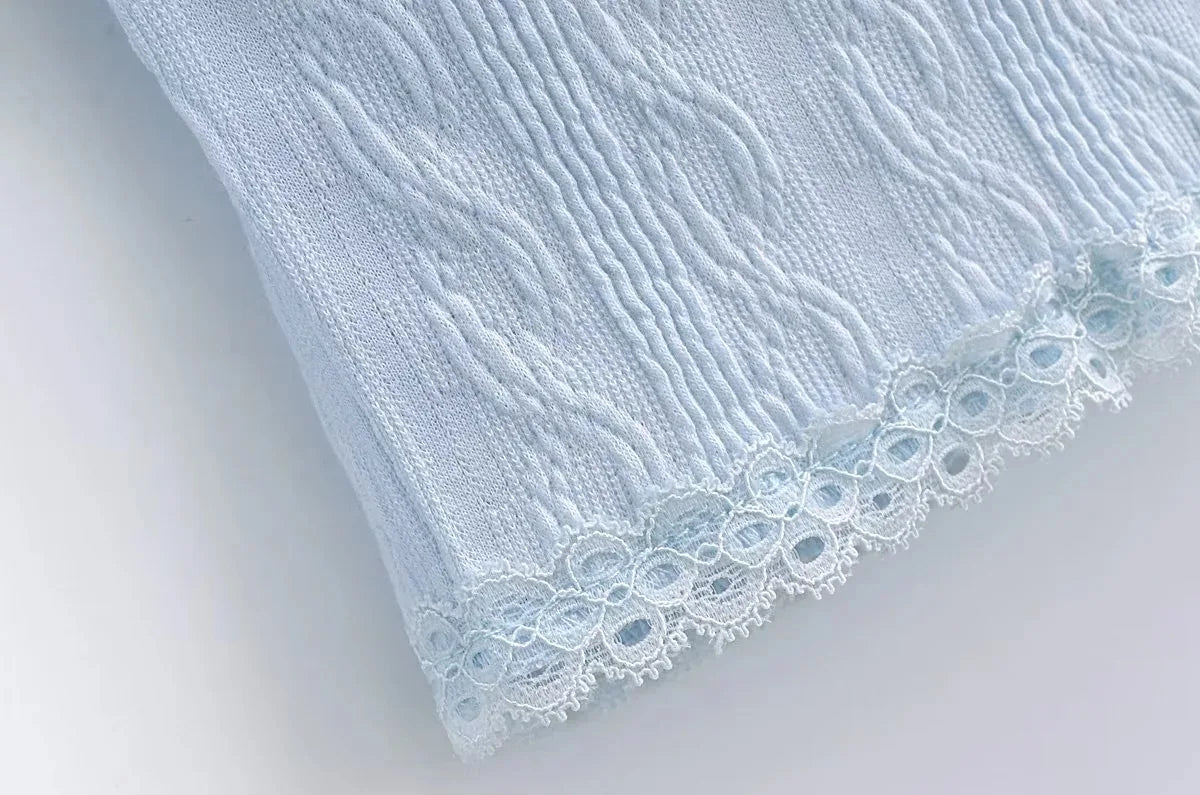 Aesthetic shirt with a tie in the chest and lace decorations