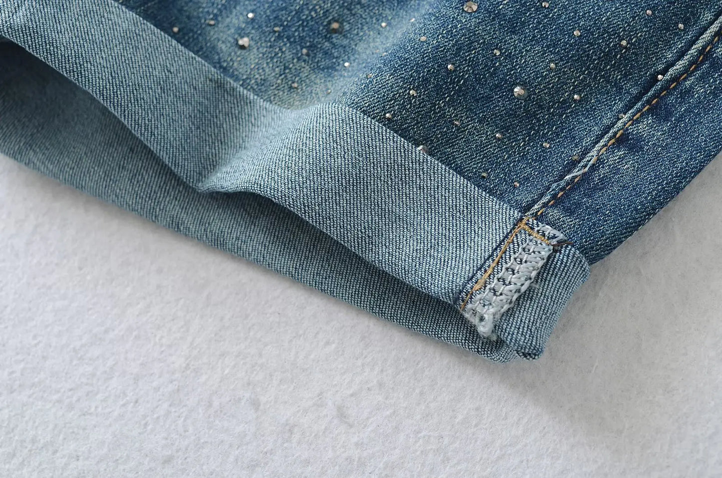Shiny short jeans