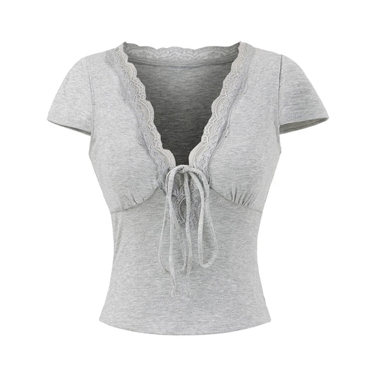 חולצת וי קשירה עם תחרה