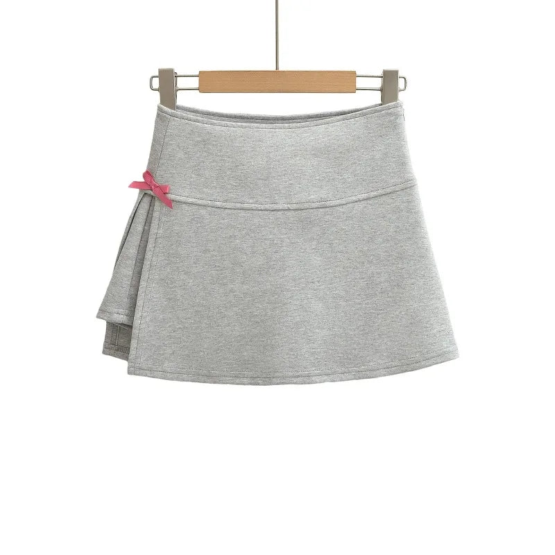 High cut skirt with an aesthetic bow