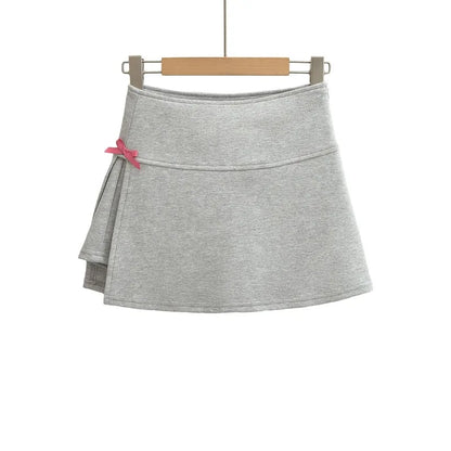 High cut skirt with an aesthetic bow