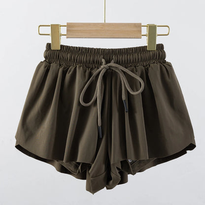 Sporty shorts with built-in tights