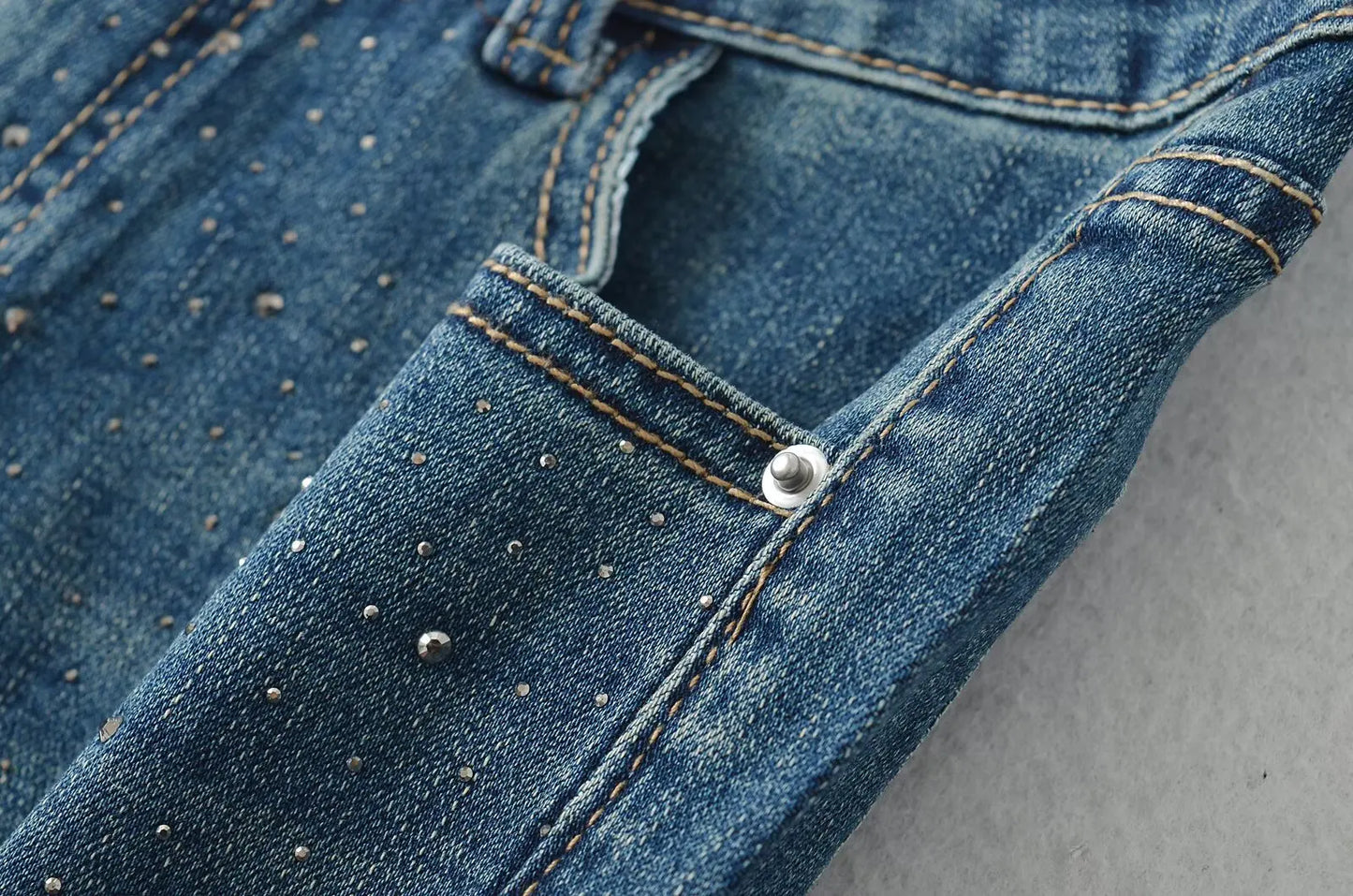 Shiny short jeans