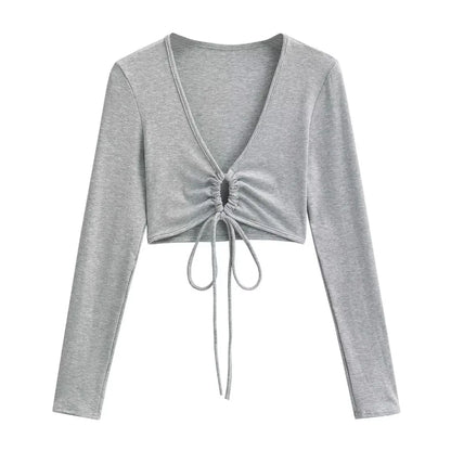 A long shirt with a circle tie in the stomach