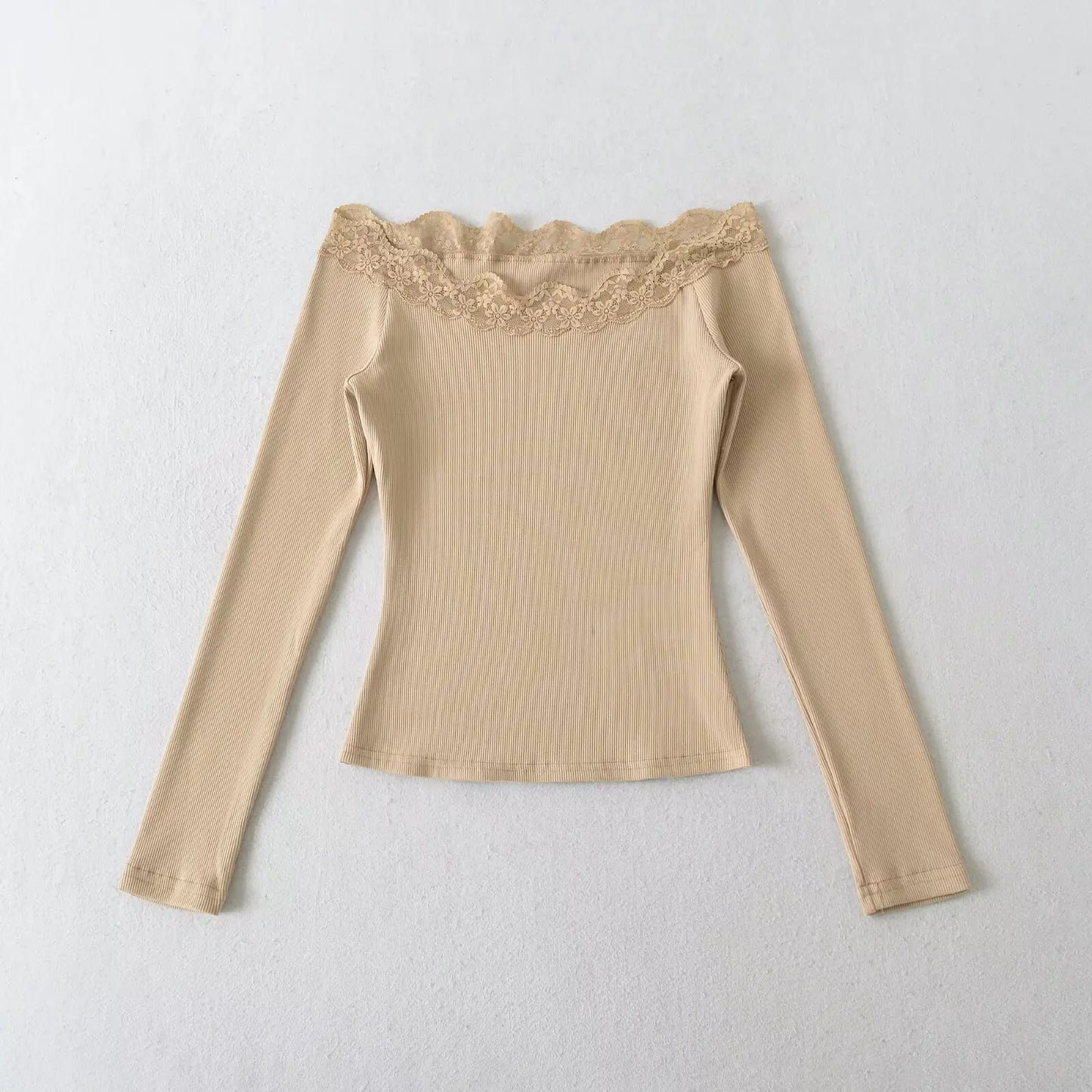 Long shirt with lace decorations