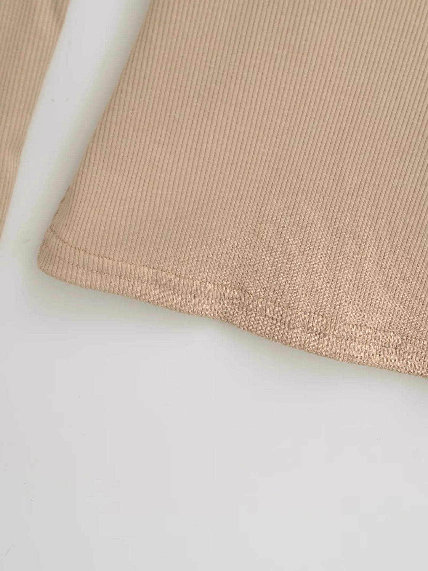 Long shirt with lace decorations