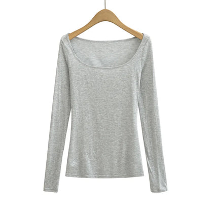 A long shirt with a delicate hood