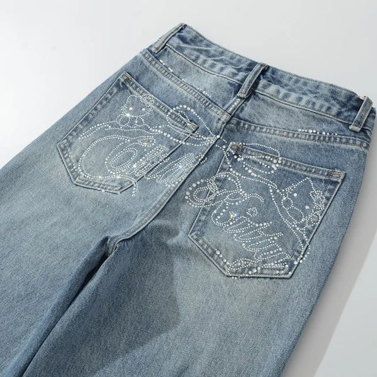 ג׳ינס ארוך בייסיק עם ציורים בחלק האחורי