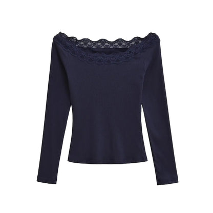 Long shirt with lace decorations