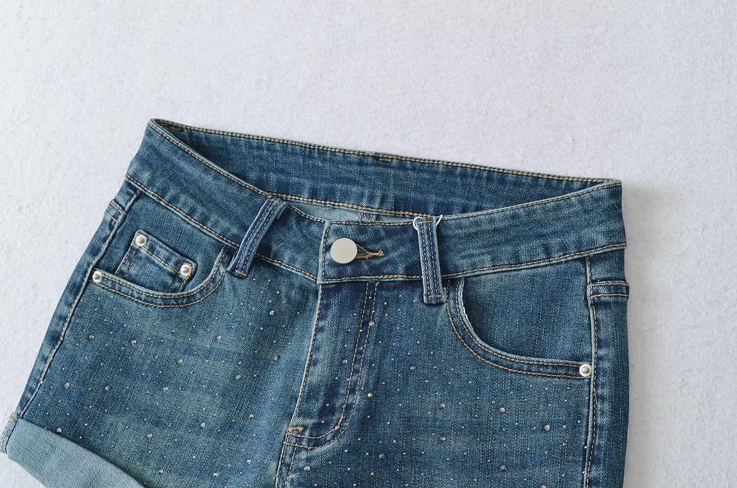Shiny short jeans