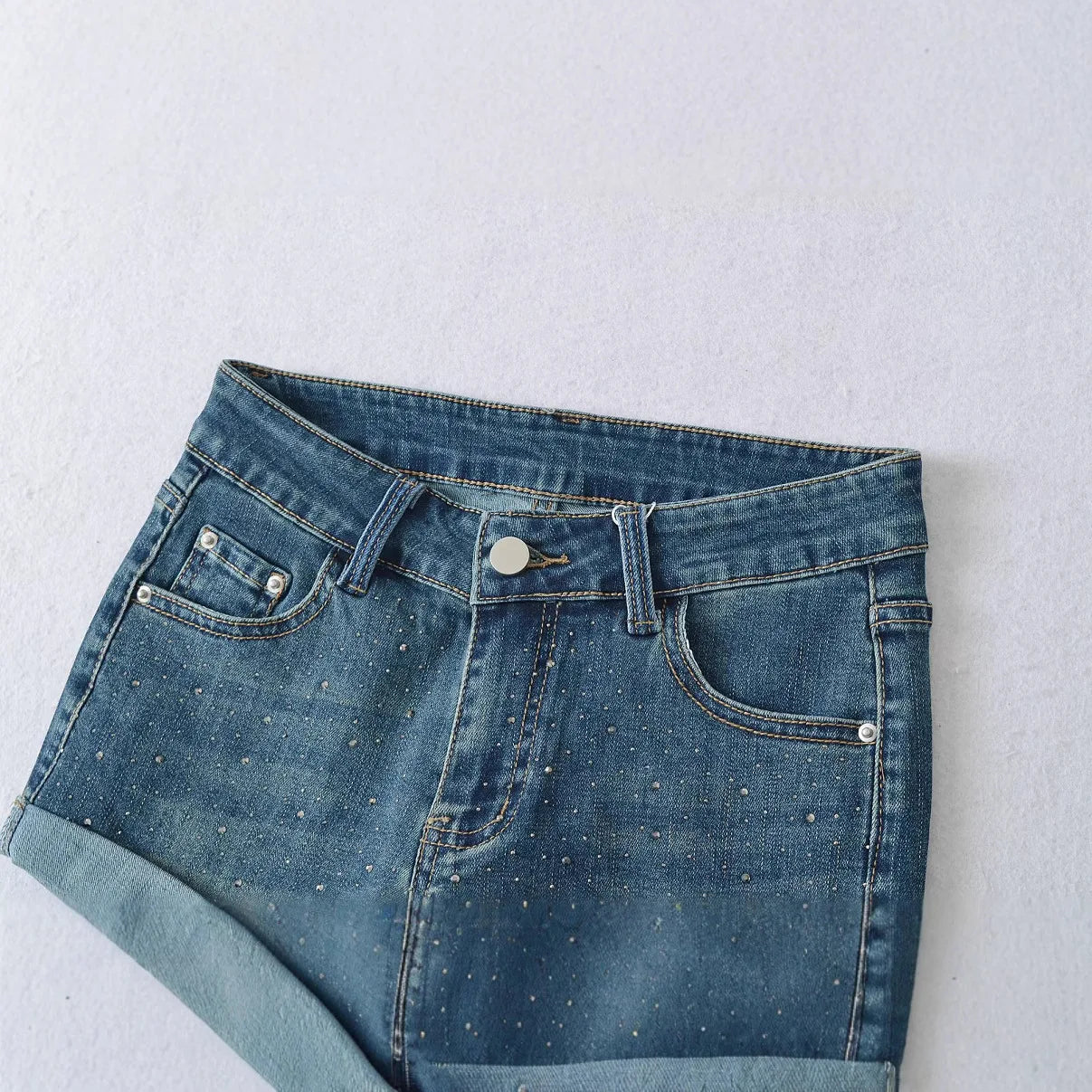 Shiny short jeans