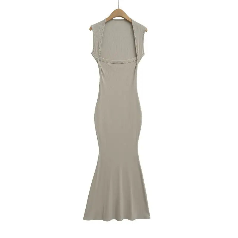 Hourglass cut dress with a rectangular neckline
